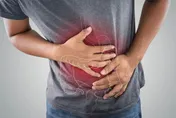35歲罹大腸癌！工程師最愛吃牛排、加工肉　醫：脫不了關係