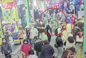 嗆警「來弄啊」！警西門町取締攤販開單　醉男鬧場踹倒警車遭逮