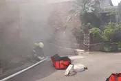 快訊/桃園社區地下停車場失火！　車道竄濃煙燒毀2轎車