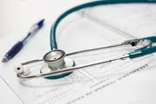 不是中風這麼簡單！寄生蟲「入腦築巢」58歲婦女頭痛昏迷　全因愛吃「這個」