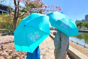 中鋼紀念品曝光！風鈴花和高雄藍　拿著「傘Q」有浪漫幸福