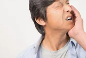 牙痛3天竟引「皮蛇」發作！32歲工程師右臉潰爛　醫：恐失明失聰