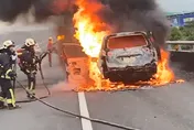 快訊/國1北上19K高架道路火燒車！休旅車遭大火吞噬…駕駛驚險逃生