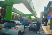 開贓車還違停！桃園男拒檢衝撞　警開2槍圍捕逮人