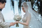 疑不知「何超蓮婚禮」！何超欣遭指控姊妹不合…怒澄清：有心人惡意中傷