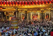 大甲媽9天8夜遶境進香起駕 超過10萬名信眾送駕