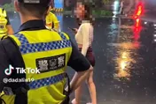影/滾湯澆臉紅通通！八大女「赤腳淡定指兇手」：他們3個　網讚有夠強