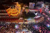 大甲媽遶境/寸步難行！大甲媽遶境10萬信徒參拜　聞救護車鳴笛聲道路秒淨空