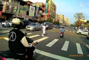 影/行人地獄！孕婦走斑馬線也不讓　網諷「反正抓不到」