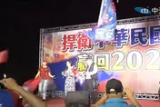 影/韓家軍高舉國旗吶喊　盼韓國瑜列國民黨2024大選民調