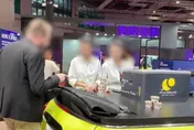 寶馬MINI車展發冰淇淋「只送外國人」遭圍剿　展場2女下場超慘