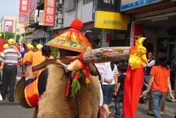 大甲媽遶境/開隊先鋒「報馬仔」20配件藏玄機　反穿羊襖特別暖