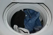 猴痘感染者居家照護同住者注意！洗衣服床單不能這樣洗