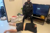 影/新北當舖51槍案警再逮8人　市警局長：5嫌提供槍枝現場錄影