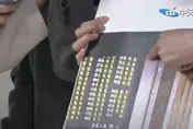 影/徐巧芯控薪水小偷　許淑華秀手板：妳簽到了為何整天不在議場？