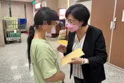 聯華食品彰化廠火警釀7死　王惠美連奔3醫院關懷家屬致慰問金