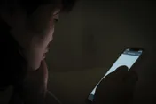 好累可是睡不著好痛苦！醫曝恐是患「睡前拖延症」　想改變靠「5方法」