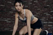 影/「田徑界李英愛」不露肌肌　改穿套裝秀女強人霸氣