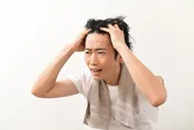 髮際線稀疏已不是老年人的專利！醫：平常應多注意「這2點」