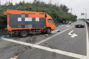 影/衰！竹南台61線兩貨車撞擊漏油　隔天4騎士經過犁田慘摔