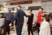 6惡煞圍毆澎湖孝子被趕回台　她囂張比YA喊「拍好看一點」遭肉搜