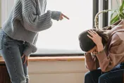 從交往到結婚不停被碎念！他反駁大姨子「1超瞎觀念」竟挨岳父母罵　怒喊：再敢機歪我照嗆