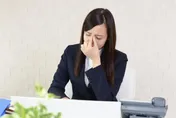 妙齡女長期失眠　抱怨累！醫抽血「肝指數衝2000」　曝2徵兆恐是病