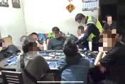 德州撲克賭場藏身郊區民宅　林口警深夜破門逮10人