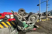 快訊/高雄嶺口交流道「砂石車翻覆」！49歲駕駛受困送醫不治