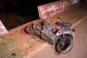 影/「差10公分」成亡魂！　大學生雙載夜遊遇「死亡彎道」自摔險墜谷