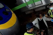 影/月台上突然恍神！彰師大生墜軌遭列車撞傷流血　加護病房留觀
