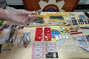 高雄槍毒犯藏大樓改槍！警攻堅逮2人…屋內驚見達姆彈