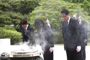 岸田文雄抵韓首站參拜顯忠院　日媒：具有強化韓日安保合作意涵