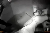 影/霹靂小組街頭緝毒！碰～突遇車禍老婦腿爆血　警拿止血帶急救