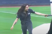 影/中職女工讀濕身拉帆布…下秒騰空重摔在地！起身甜笑鄉民全暈了