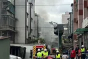 快訊/三重住宅區火警！倉庫狂冒濃煙　民眾嚇傻逃竄