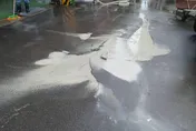 快訊/新北大樓灌漿爆泥水！衝破柏油路　工務局要求停工
