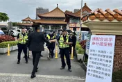 影/至尊盟幹部離世板殯辦告別式　警強勢執法盤查500人逮通緝犯、未成年
