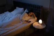 翻來覆去睡不著！醫授3助眠撇步　籲睡前半小時不可滑手機