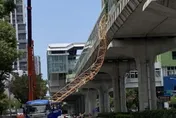 快訊/飛來橫禍！鋼架從天而降擊中台中捷運列車　1人死亡8人受傷
