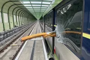 快訊/搭捷運突遭鐵架刺穿！中捷8乘客慘掛彩　驚悚畫面曝光