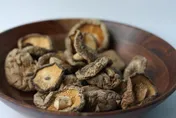 腎病患者應注意攝取量！「超高鉀」食材大公開　醫：「這類乾貨」要避免