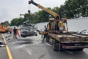男國道開自駕功能疑講電話分心　追尾施工緩撞車受傷送醫