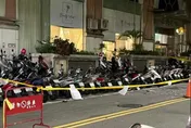 影/又是「從天而降」嚇壞民眾！台中大樓下「瓷磚雨」　路邊車輛慘遭波及