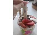 影/超噁心驚喜！妻把「驗孕棒藏冰淇淋」　老公舔乾淨一看嚇歪秒吐：最感動的驚嚇