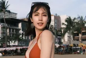 不藏了！小薰狂曬比基尼辣照秀「超兇身材」　網驚：超美視角