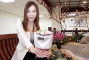 越南新住民在台歡度母親節　用母語「Con thương mẹ」對媽媽說「我愛你」