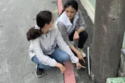 被天坑嚇到！基隆電桿突下陷2米　市府要求業者停工釐清