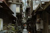 離譜！松山婦找「無人透天」換鎖出租月收2萬　4個月水費飆漲！屋主才知