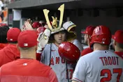 影/二刀流齊發！又戴武士帽～大谷翔平夯超前3分砲打下勝投　本季第5勝到手